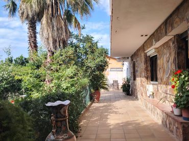 Xalet amb balcó en venda a Urbanitzacions