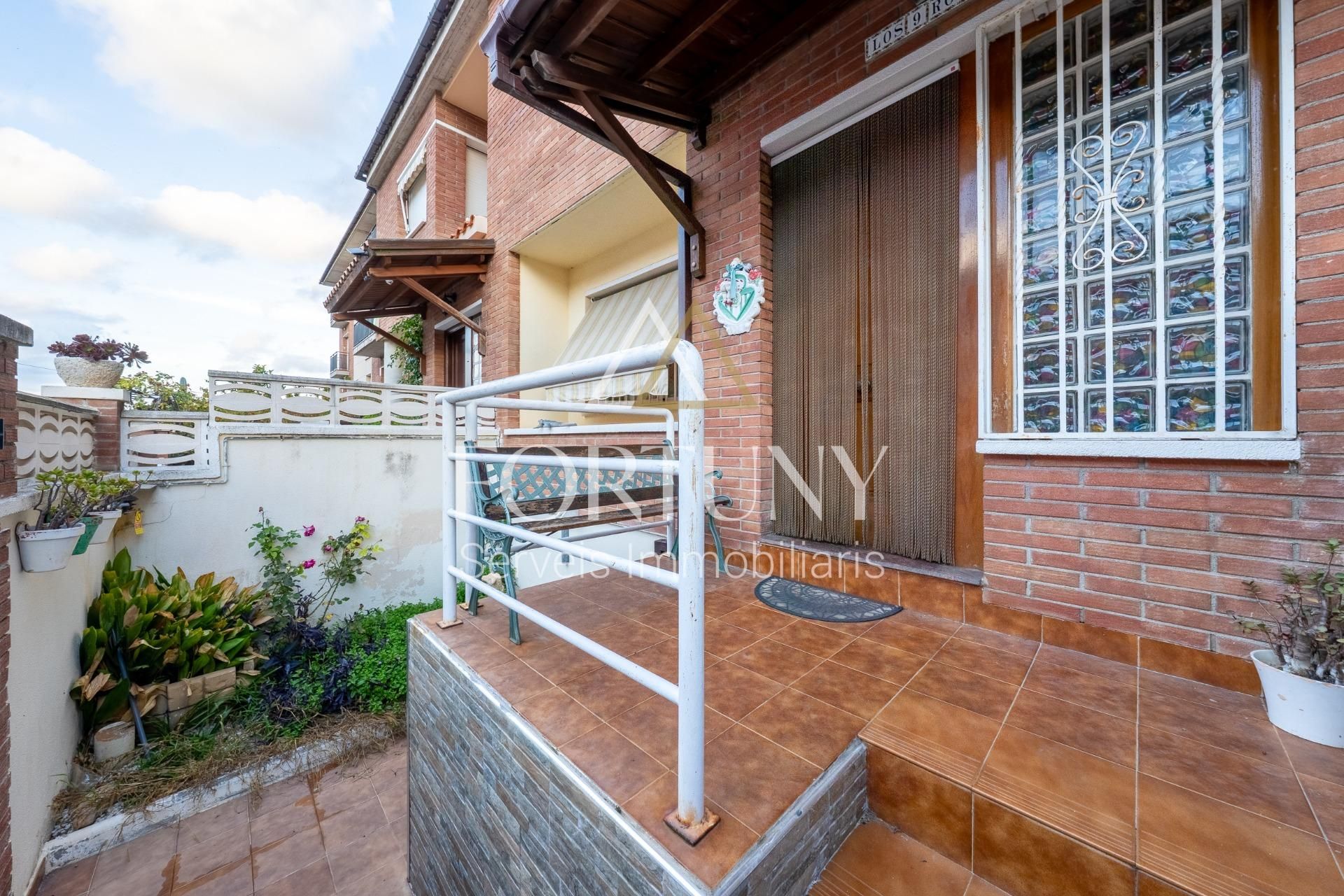 Vista exterior de Casa adosada en venta en  Tarragona Capital con Aire acondicionado, Jardín privado y Terraza