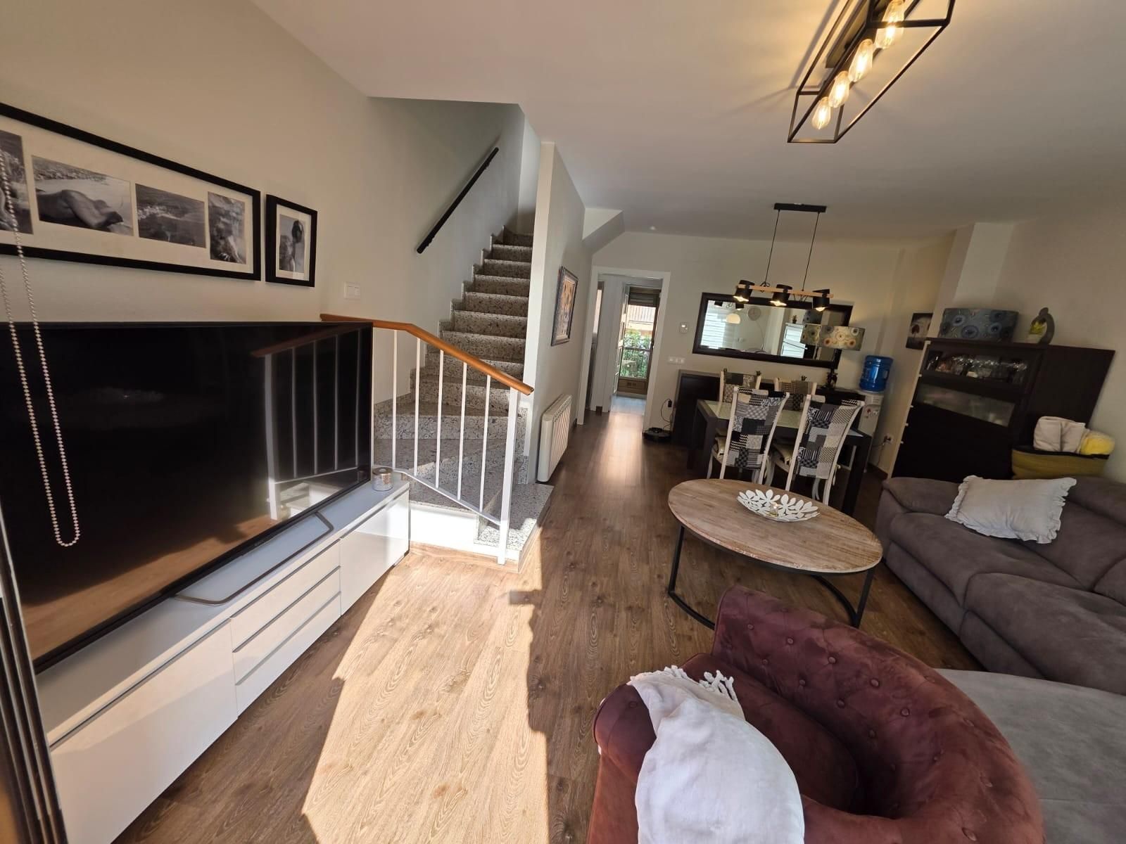 Sala de estar de Casa adosada en venta en El Bruc con Calefacción, Jardín privado y Terraza