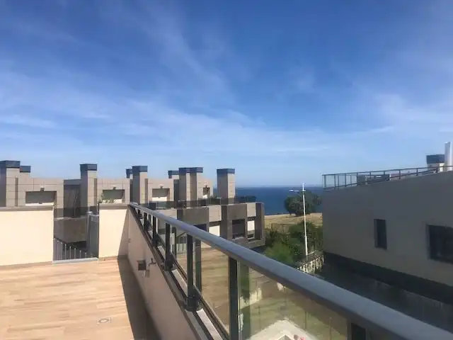 Terraza de Casa o chalet en venta en Castro-Urdiales con Calefacción, Jardín privado y Terraza