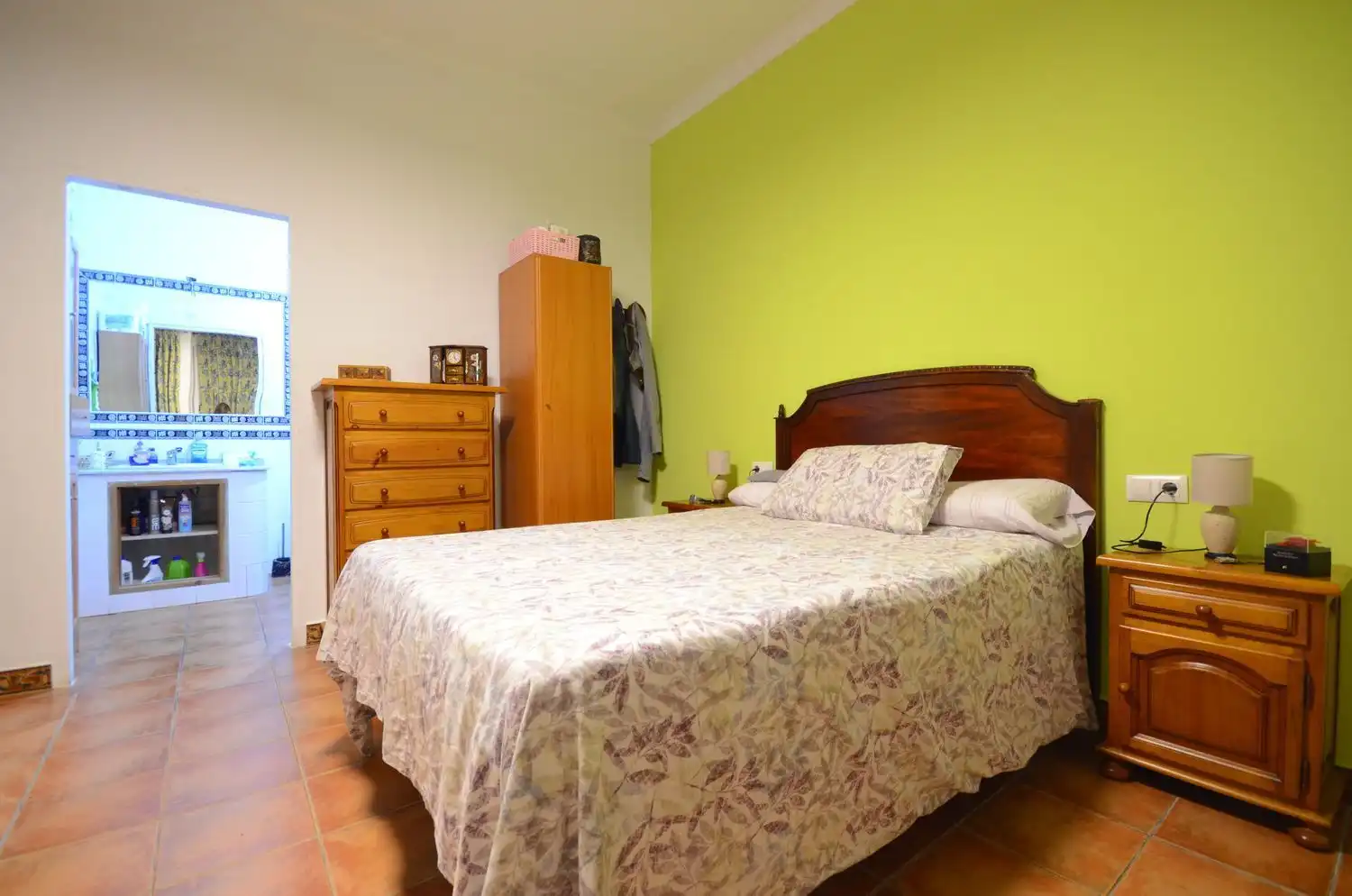 Dormitori de Finca rústica en venda en La Palma del Condado amb Aire condicionat, Terrassa i Traster