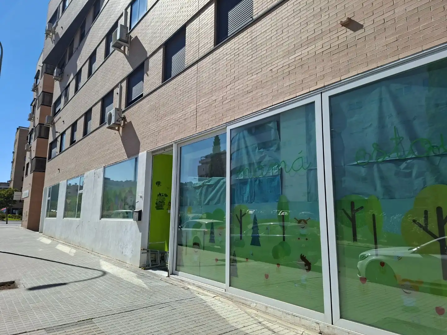 Geschaftsraum zum Verkauf in Valdemoro mit Klimaanlage, Heizung und Möbliert