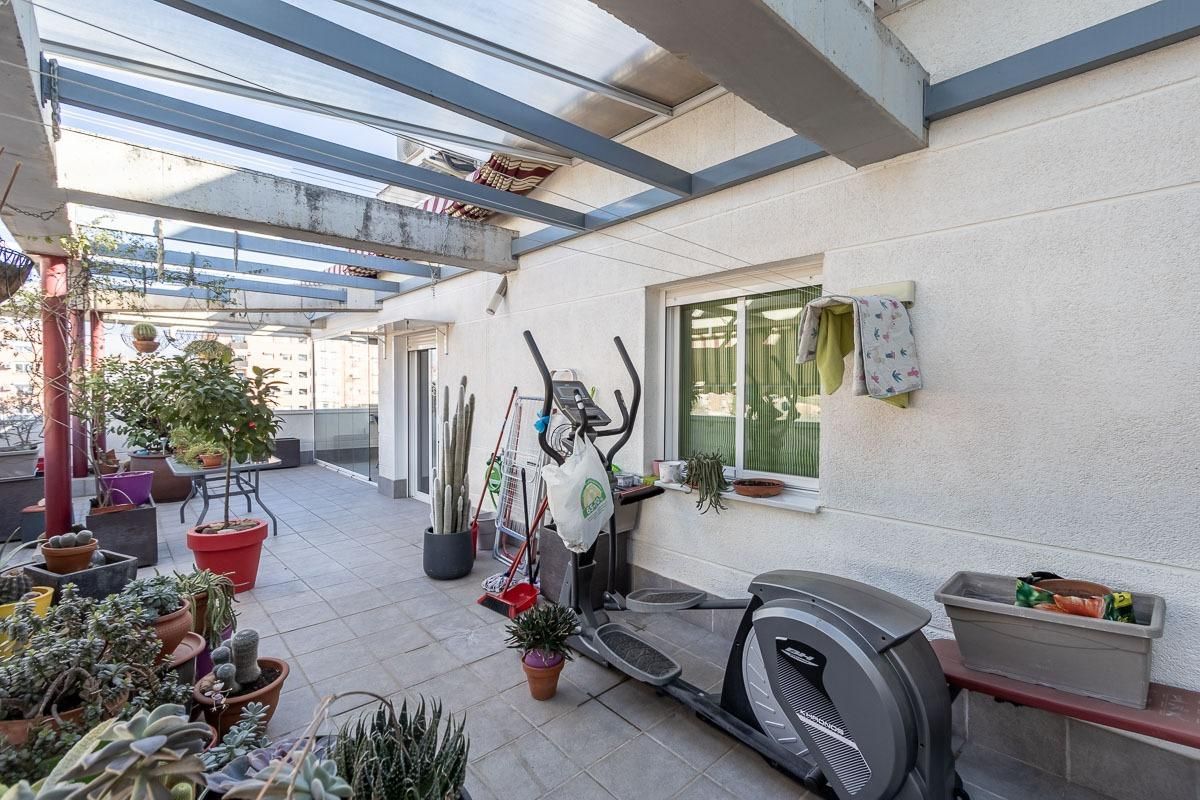 Terrassa de Àtic en venda en  Granada Capital amb Aire condicionat, Calefacció i Jardí privat