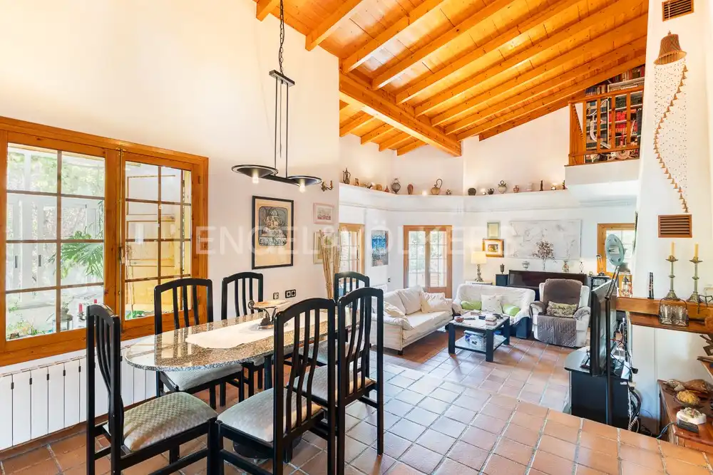 Sala de estar de Casa o chalet en venta en Requena con Aire acondicionado, Calefacción y Jardín privado