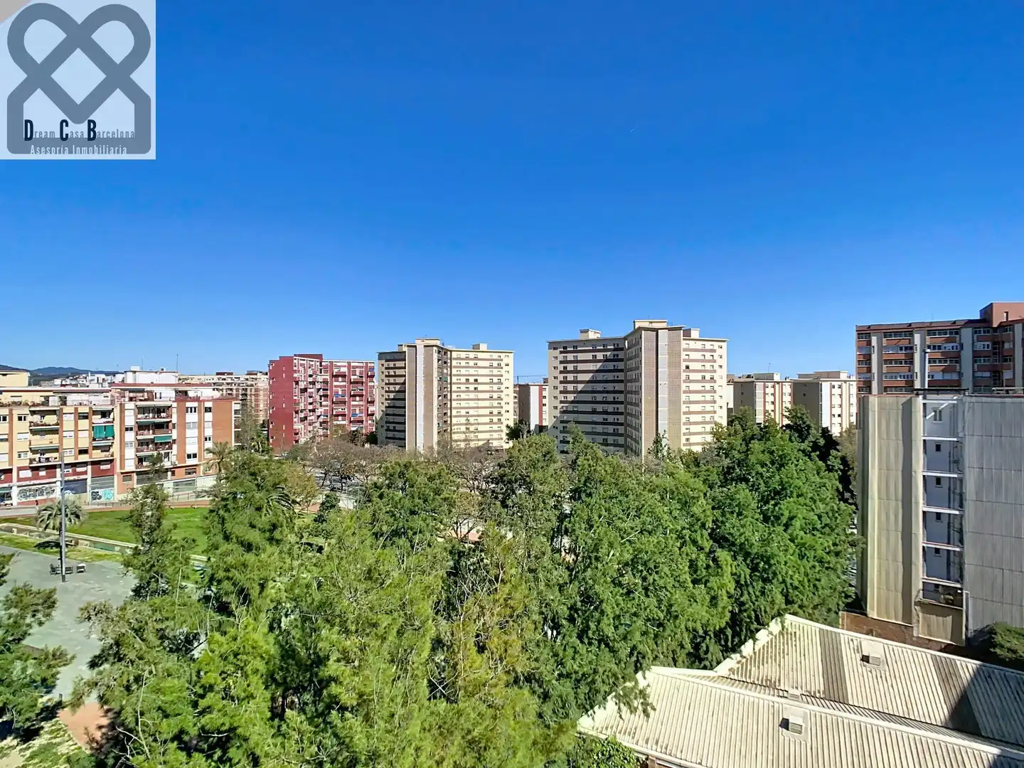 Außenansicht von Dachboden zum Verkauf in Barcelona mit Heizung und Terrasse