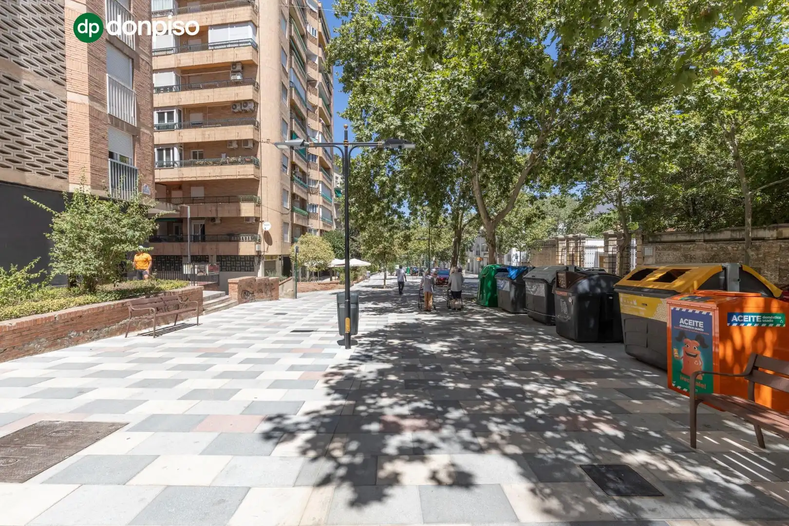 Vista exterior de Piso en venta en Granada con Terraza