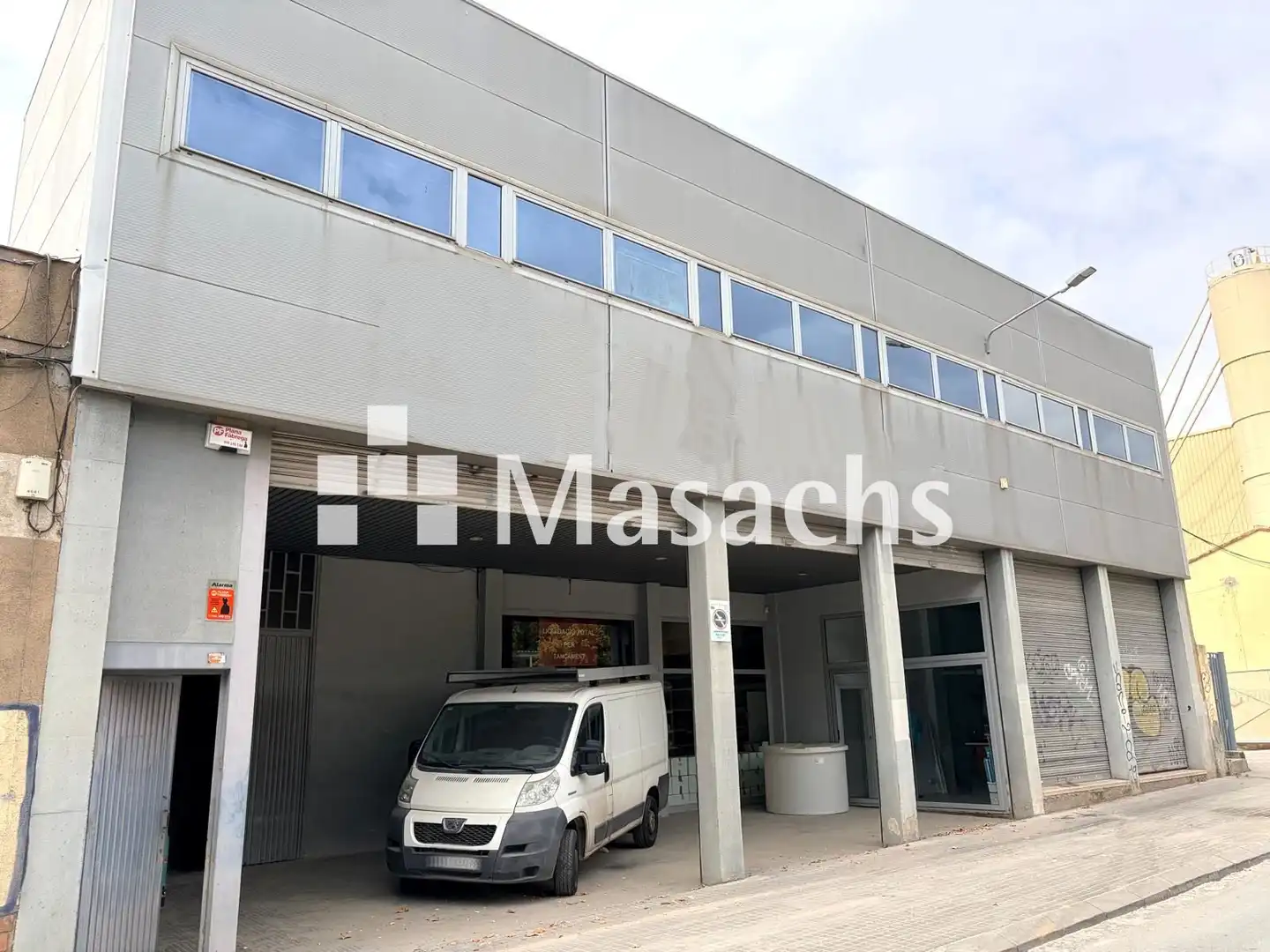 Vista exterior de Nau industrial de lloguer en Sabadell