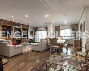 Sala d'estar de Apartament de lloguer en  Madrid Capital amb Aire condicionat, Calefacció i Jardí privat