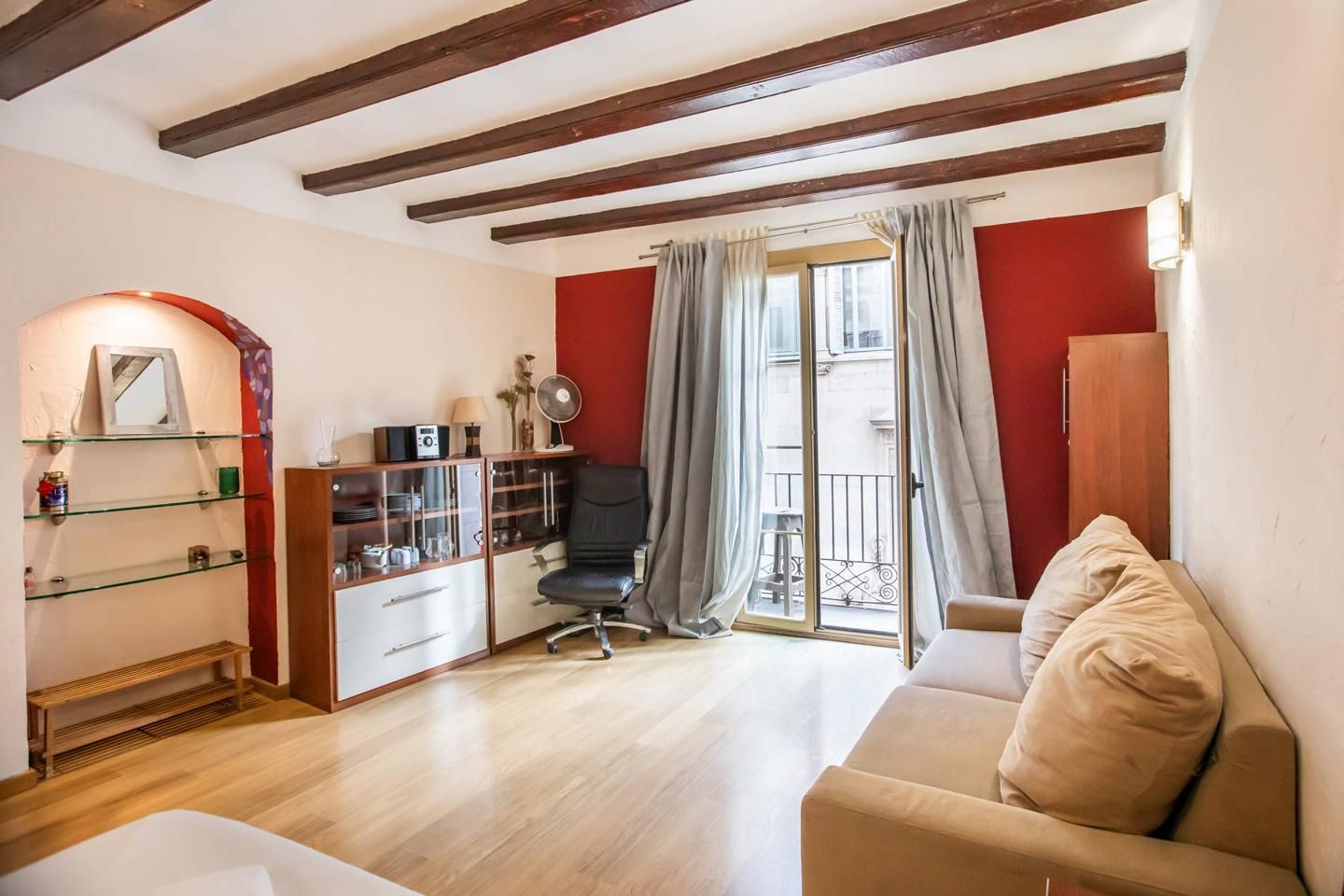 Sala de estar de Piso de alquiler en  Barcelona Capital con Aire acondicionado, Amueblado y Balcón