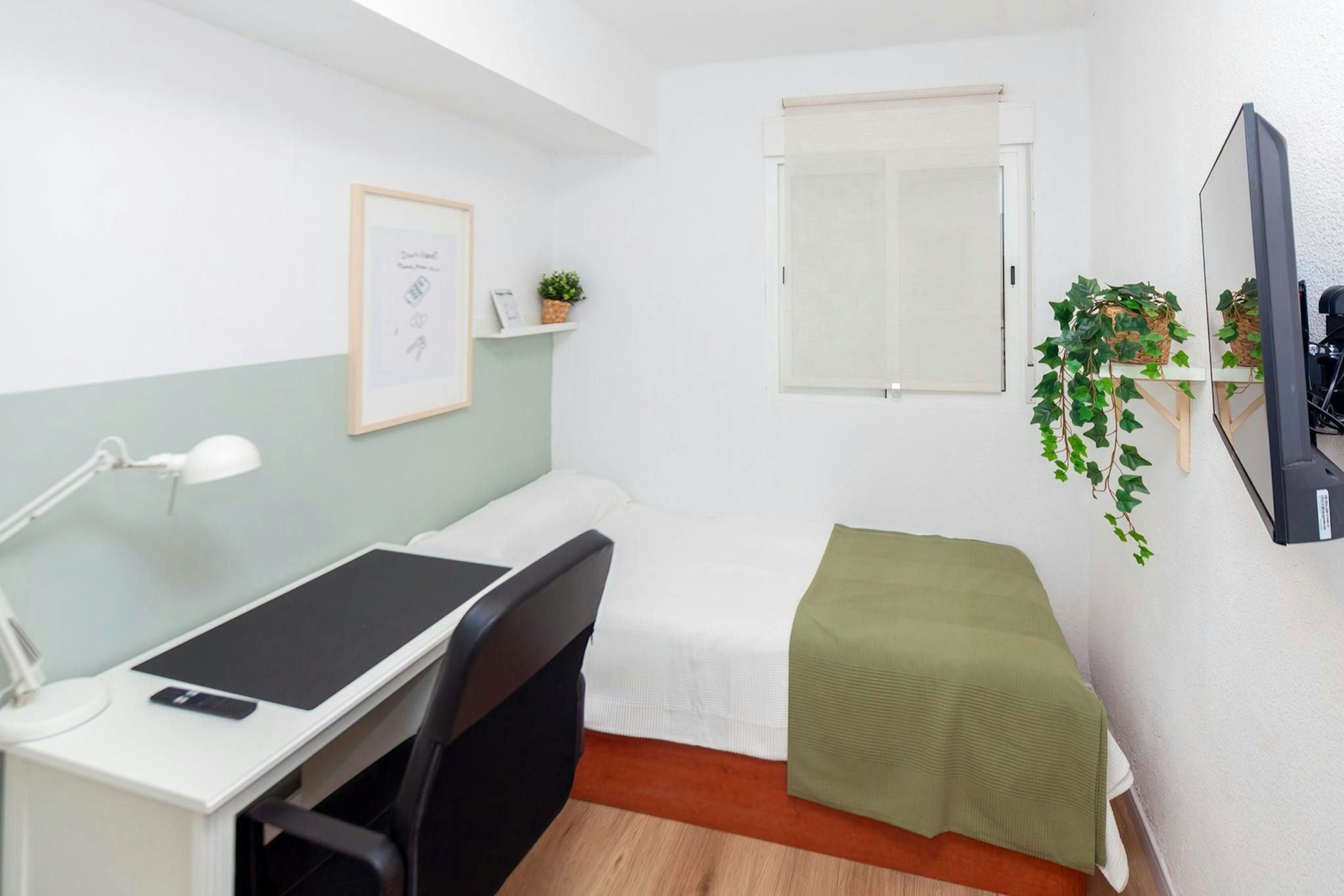 Dormitori de Pis per a compartir en  Valencia Capital amb Moblat, Rentadora i TV