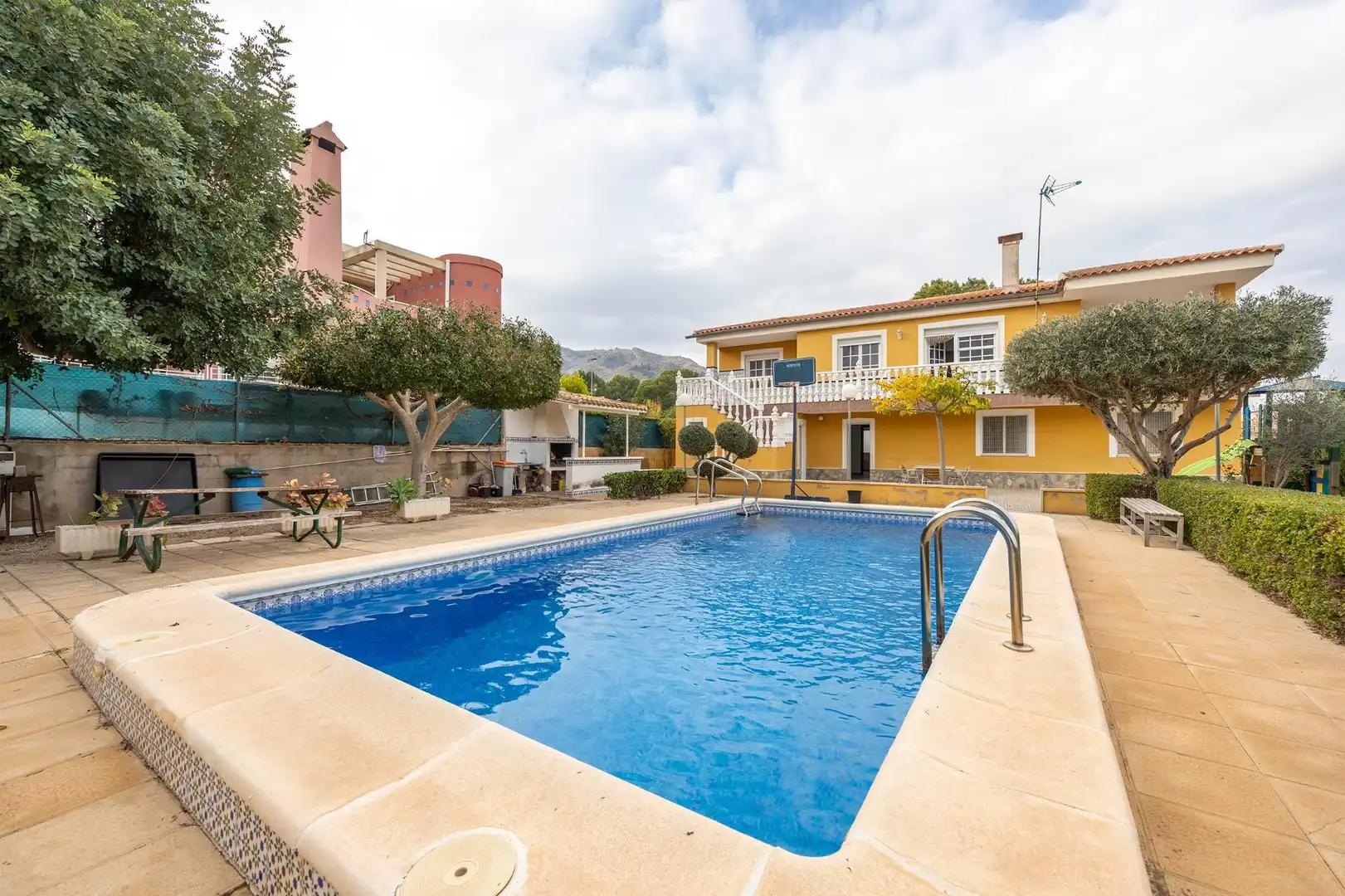 Piscina de Casa o xalet en venda en Orihuela amb Aire condicionat, Jardí privat i Terrassa
