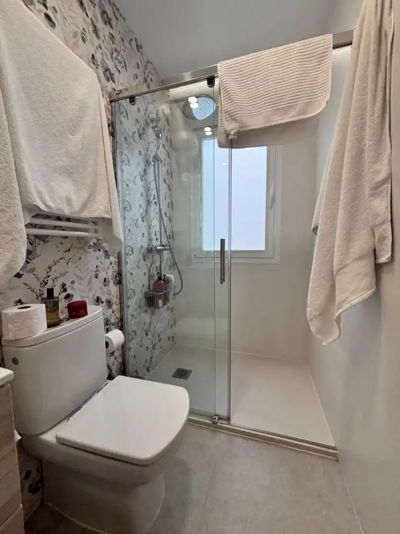 Badezimmer von Wohnung zur Miete in Madrid mit Klimaanlage, Heizung und Möbliert