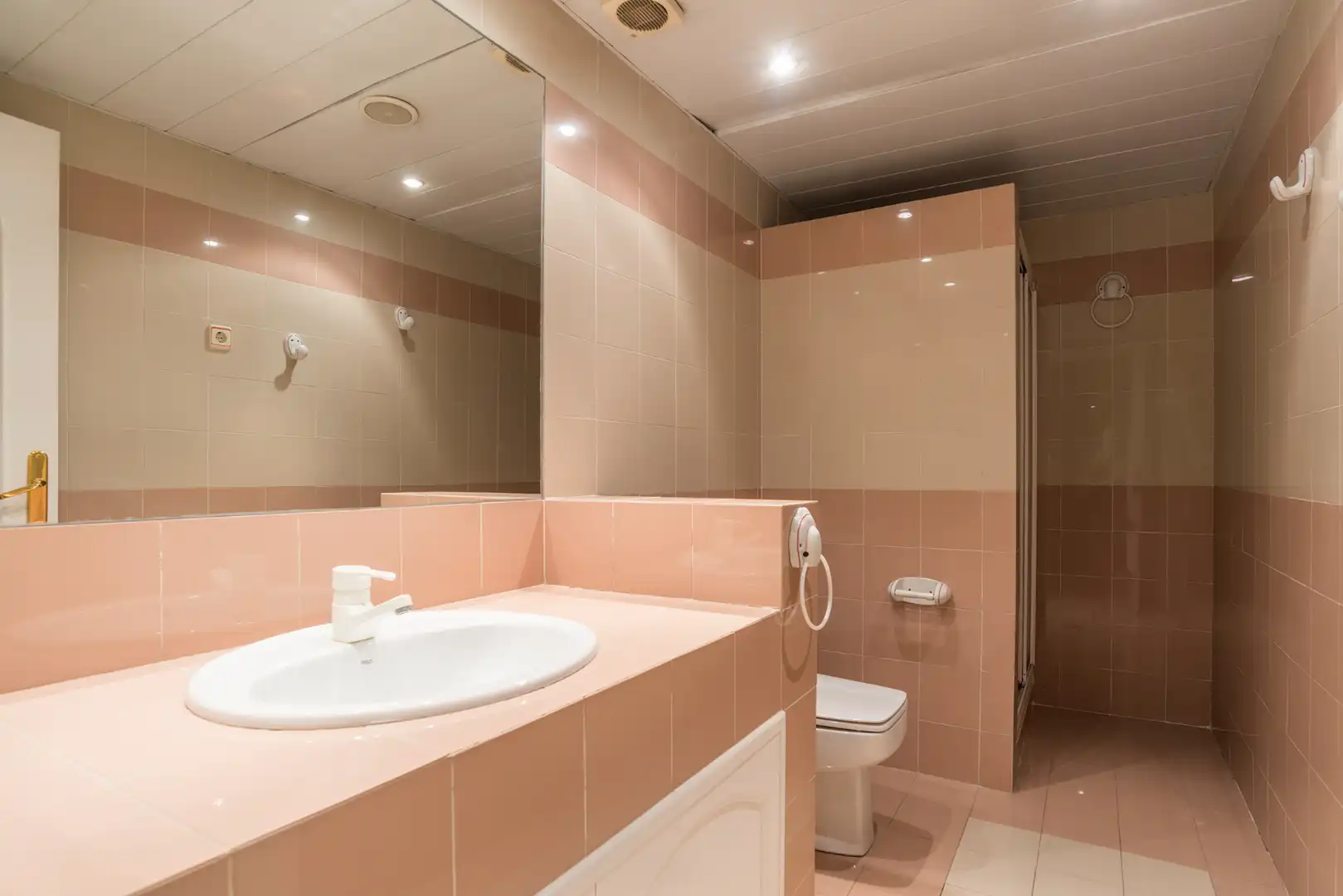Baño de Casa o chalet en venta en Pozuelo de Alarcón con Aire acondicionado, Calefacción y Jardín privado