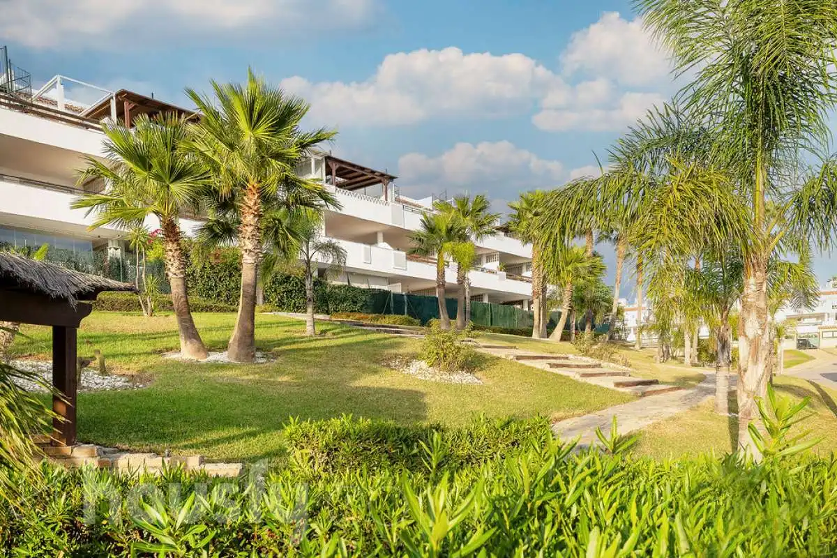 Exterior view of Flat for sale in Doña Julia Golf