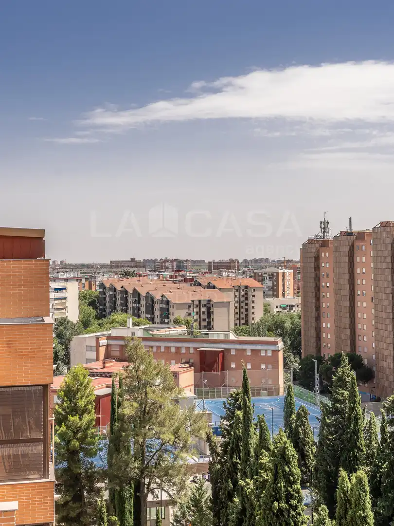 Vista exterior de Dúplex en venda en Ciudad Lineal