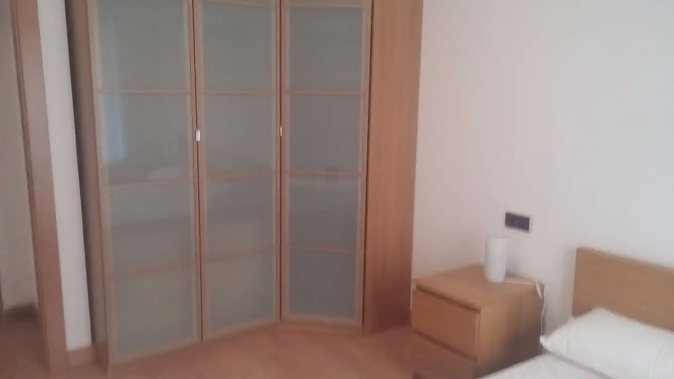 Dormitori de Apartament de lloguer en Salamanca amb Calefacció, Parquet i Moblat