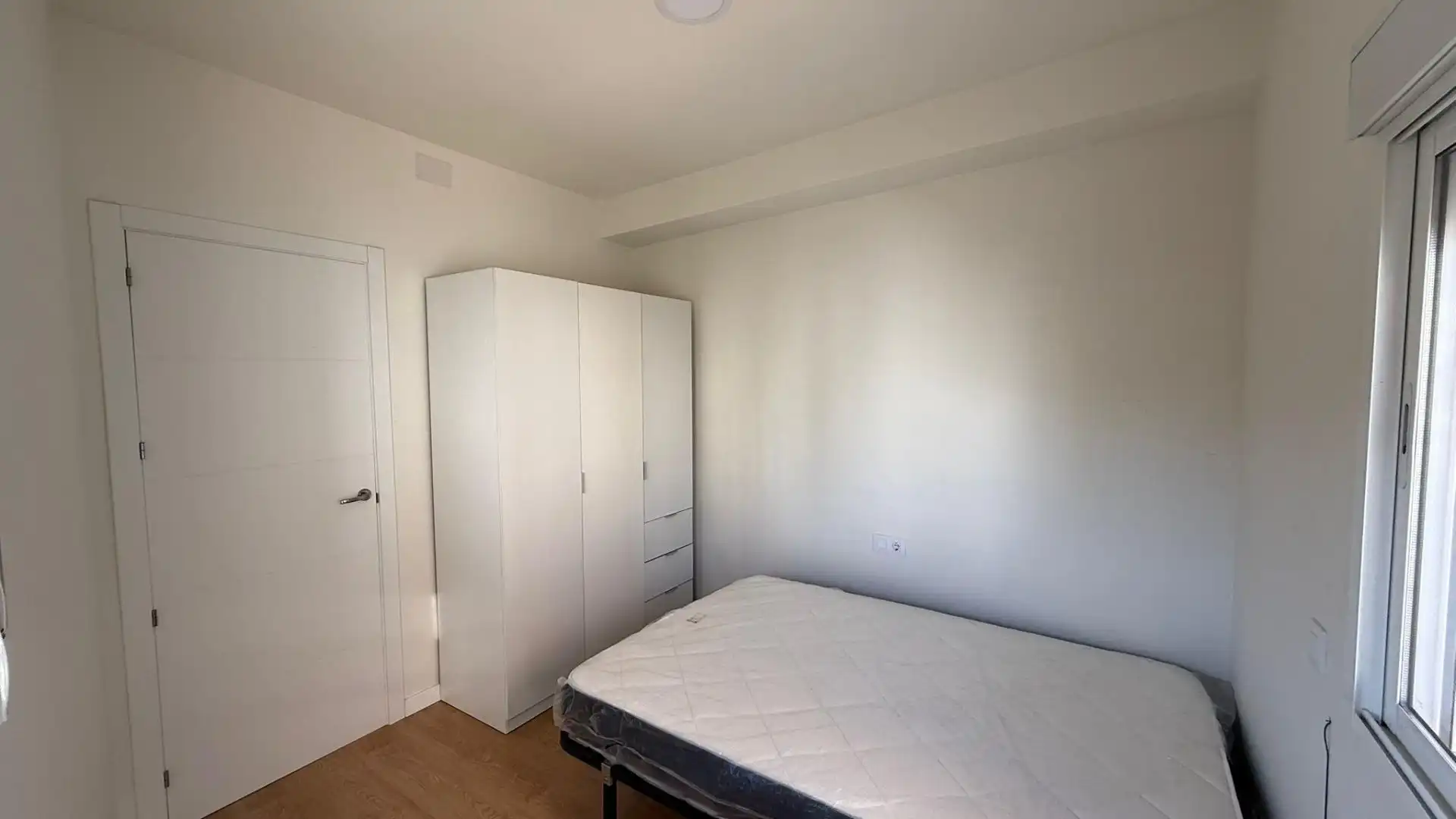 Bedroom of Flat for sale in Sevilla  with Air Conditioner, Terrace and Furnished