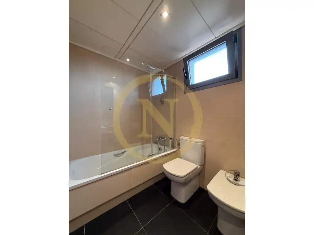 Bathroom of Attic for sale in Barcelona  with Air Conditioner