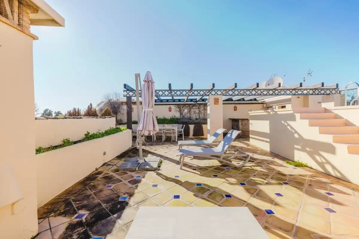 Terrassa de Dúplex en venda en Estepona amb Aire condicionat, Calefacció i Jardí privat
