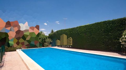 Chalet en venta en Urbanización  Las Encinas, 4 dormitorios.