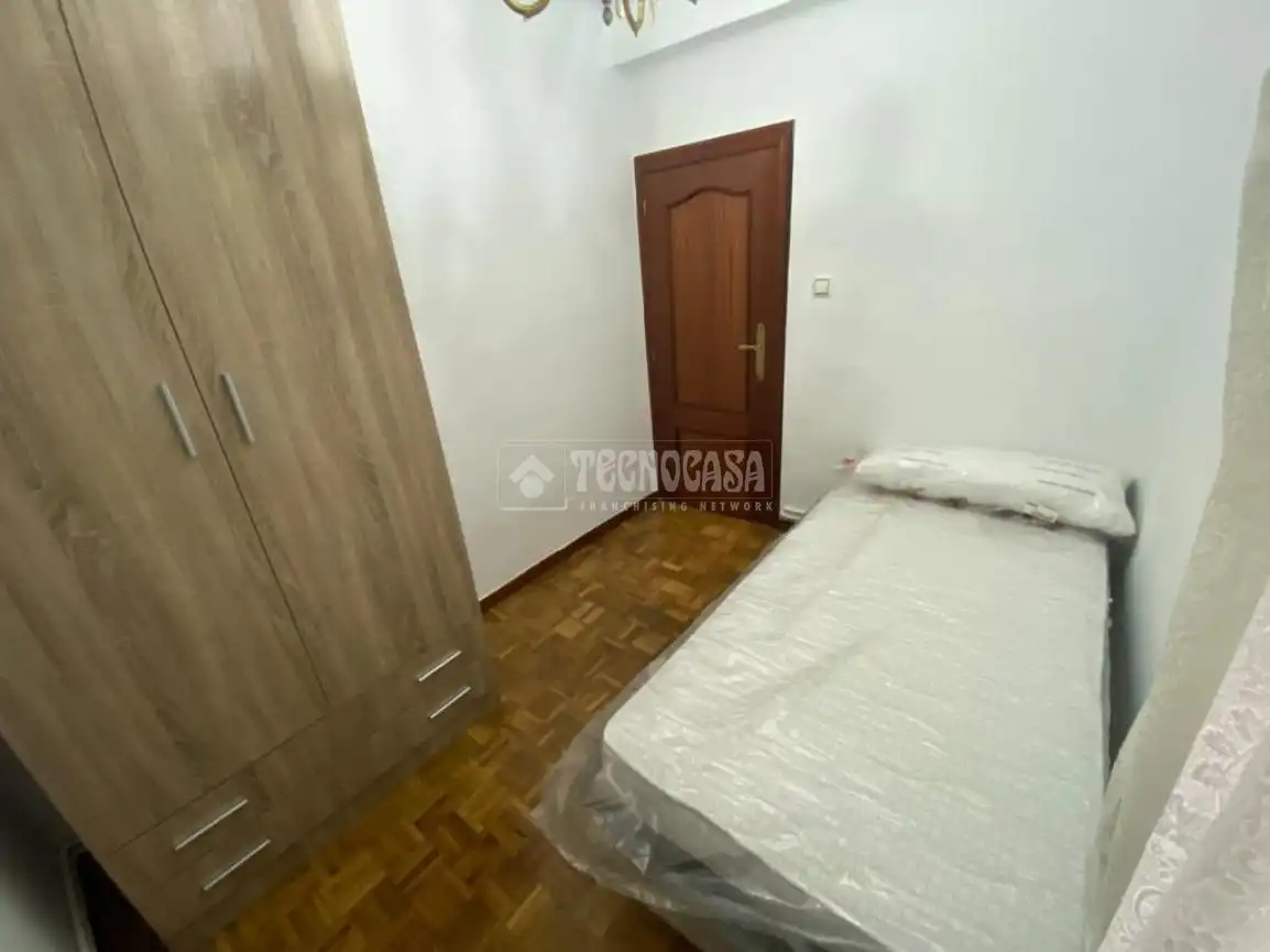 Habitación de Piso en venta en Valladolid con Calefacción, Parquet y Terraza