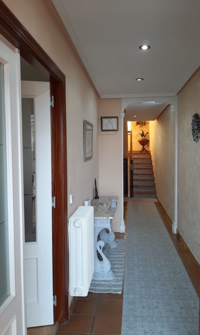 Casa adosada en venda en Valverde de la Virgen amb Calefacció, Jardí privat i Parquet