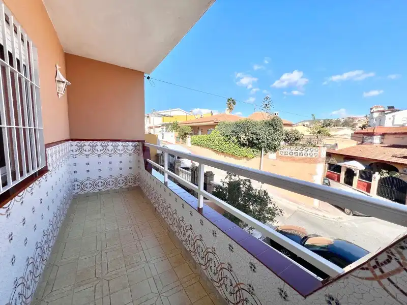 Vista exterior de Casa o xalet en venda en Málaga amb Aire condicionat, Terrassa i Moblat