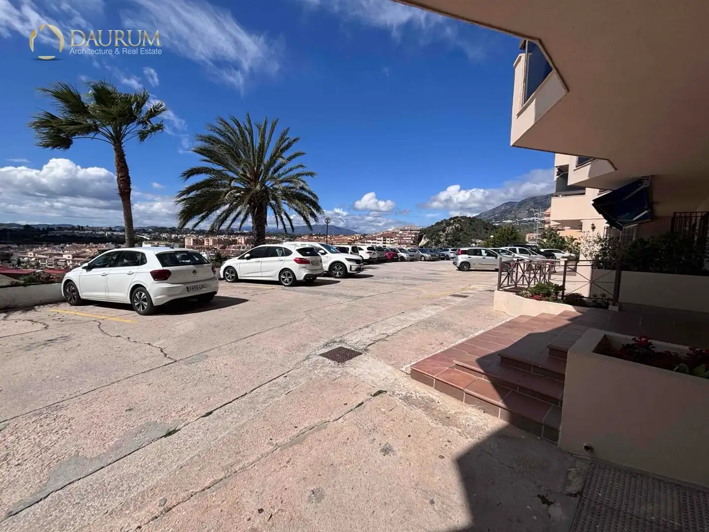 Aparcament de Pis en venda en Fuengirola amb Aire condicionat, Terrassa i Piscina