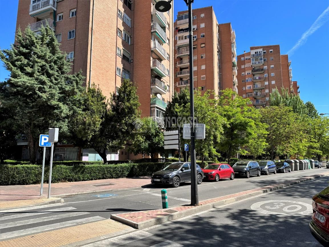Exterior view of Flat for sale in Alcalá de Henares  with Air Conditioner, Heating and Terrace