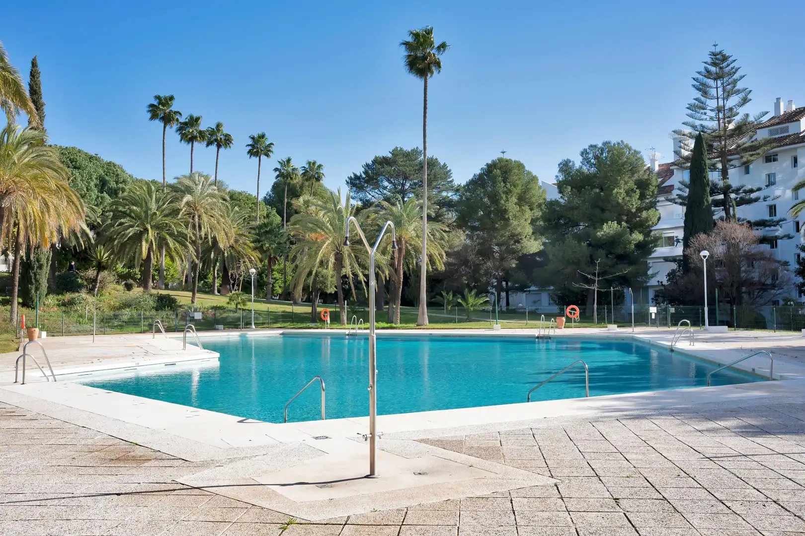 Piscina de Apartamento de alquiler en Marbella con Calefacción, Jardín privado y Amueblado