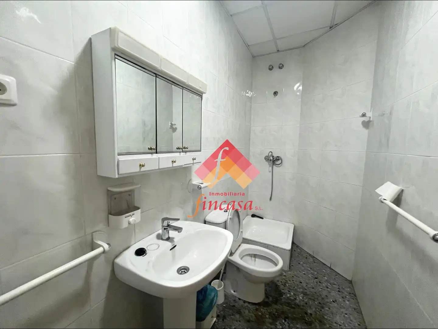 Baño de Local de alquiler en Ronda con Aire acondicionado