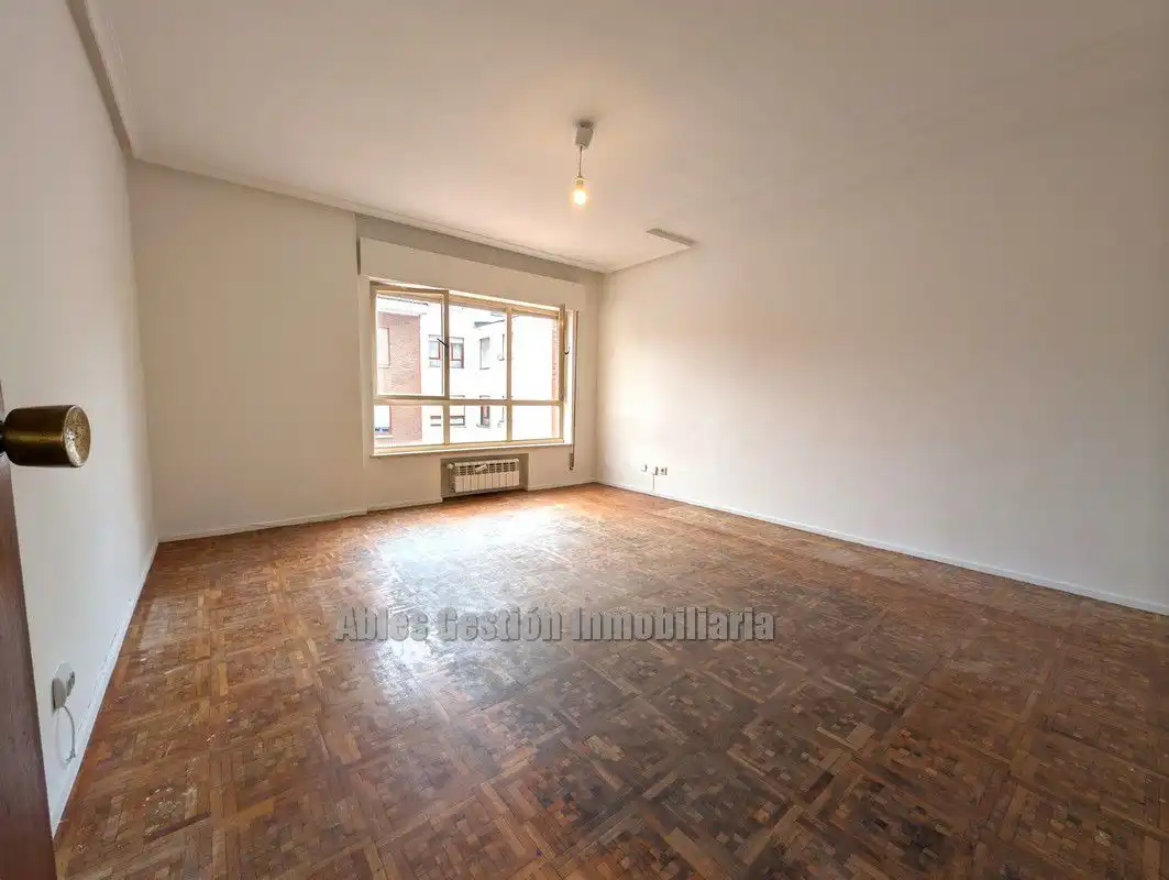 Habitación de Piso en venta en Oviedo  con Calefacción, Parquet y Terraza