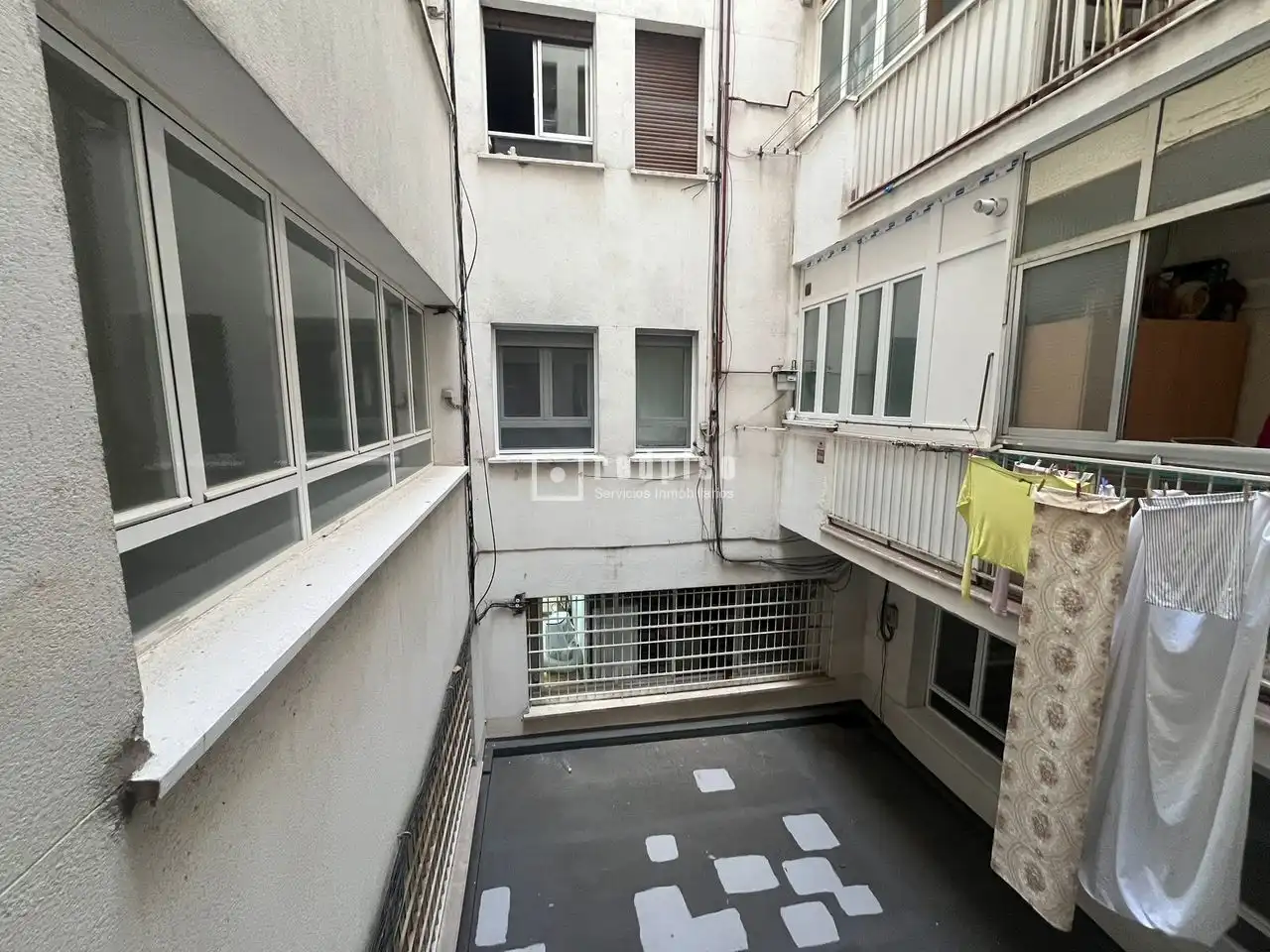 Vista exterior de Piso en venta en Madrid con Calefacción
