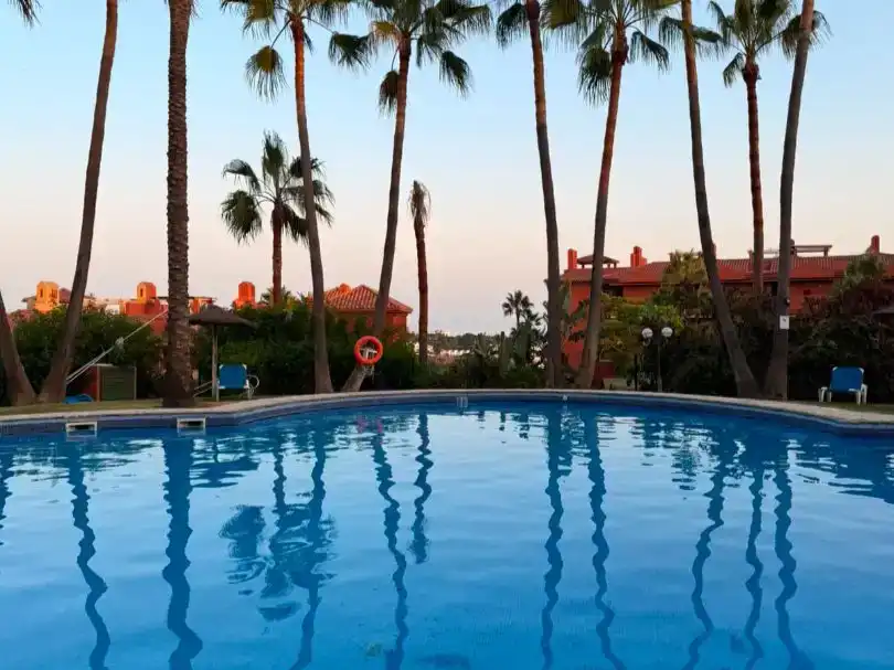 Piscina de Pis de lloguer en Marbella amb Aire condicionat, Piscina i Balcó
