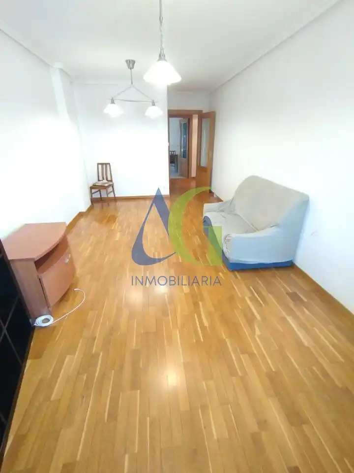 Sala d'estar de Pis en venda en San Andrés del Rabanedo amb Calefacció, Parquet i Terrassa