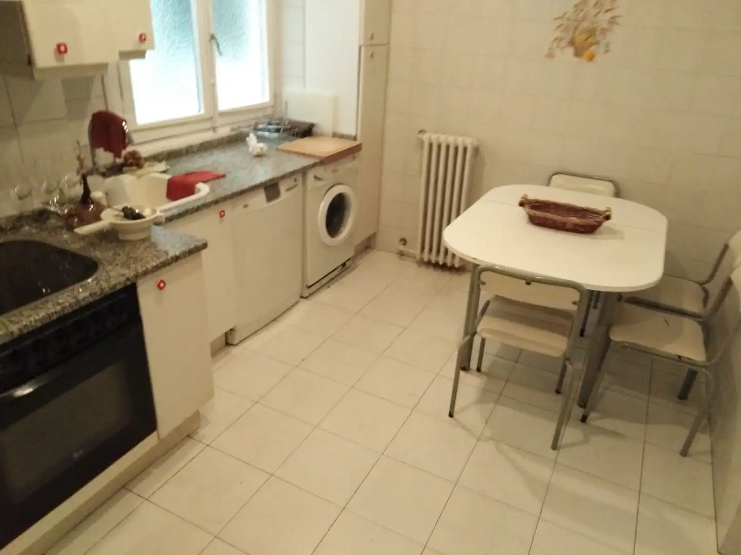 Flat for rent in Antso Jakituna Hiribidea, Amara