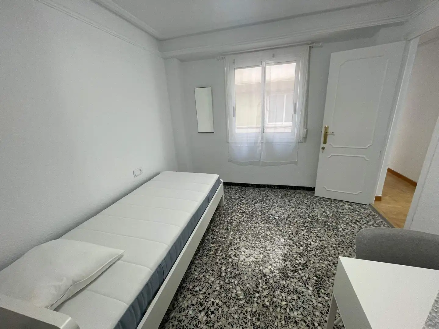 Schlafzimmer von Wohnung zum Verkauf in Elche / Elx mit Möbliert und Balkon