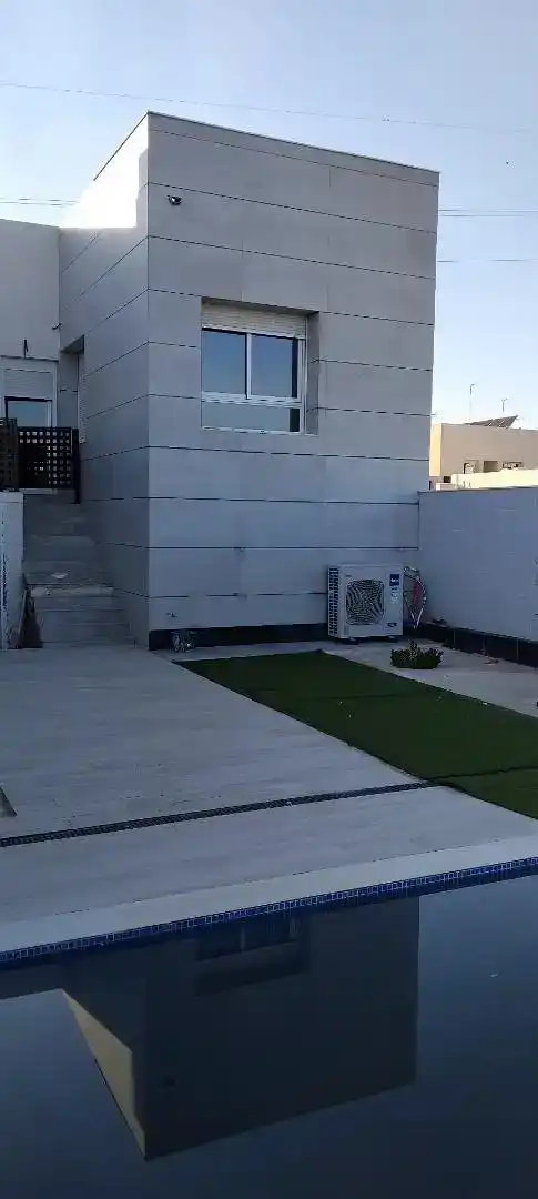 Vista exterior de Casa o xalet en venda en Esquivias amb Aire condicionat i Piscina