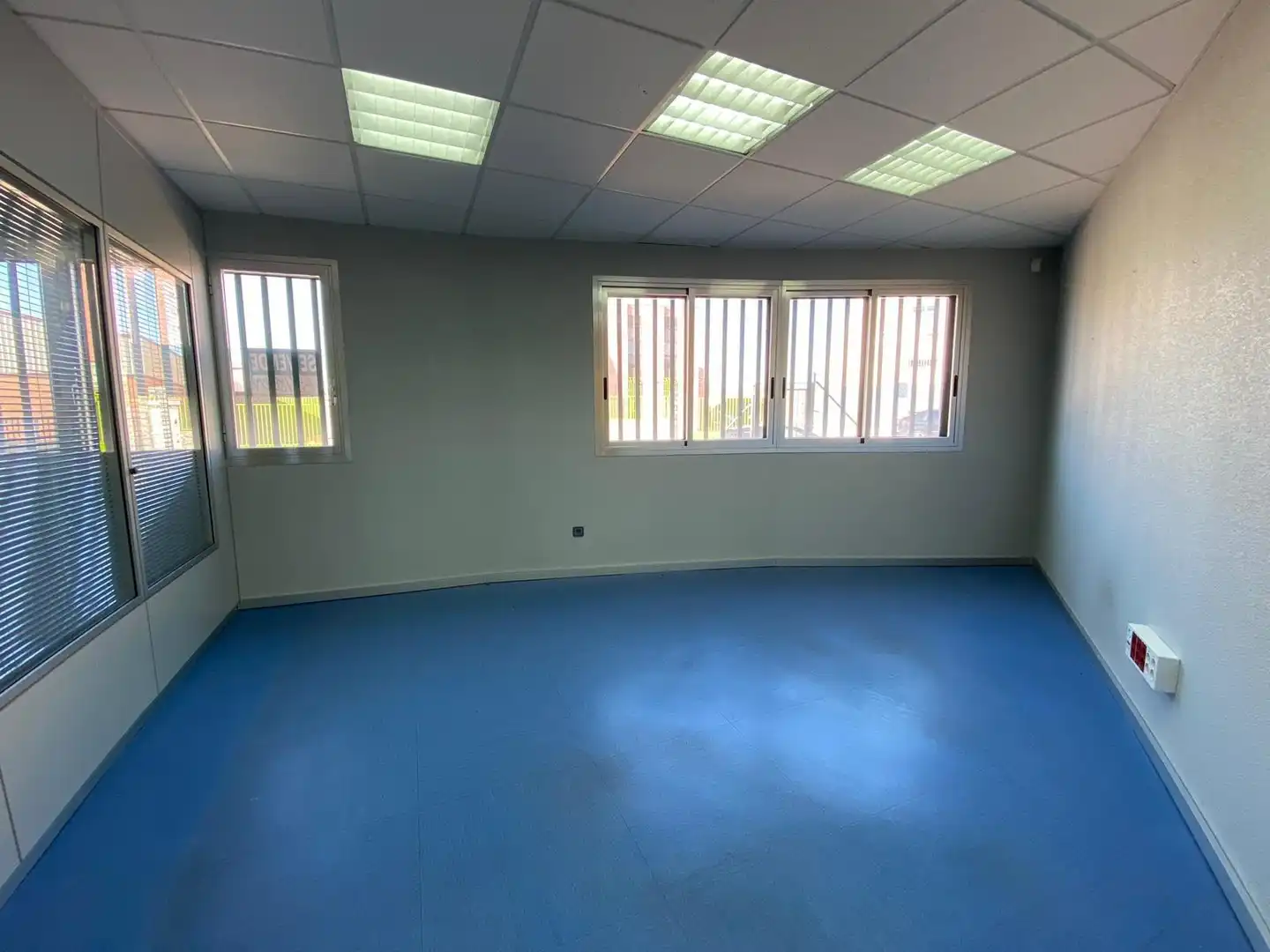Nave industrial en venta en Torres de la Alameda