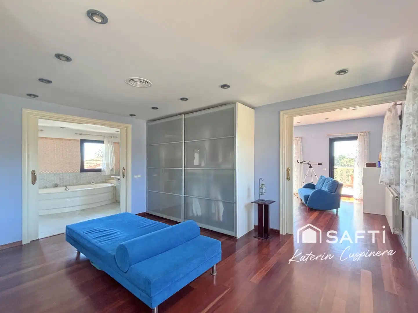 Sala d'estar de Casa o xalet en venda en El Vendrell amb Calefacció, Terrassa i Piscina
