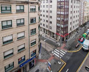 Vista exterior de Pis en venda en Pontevedra Capital  amb Calefacció, Parquet i Traster