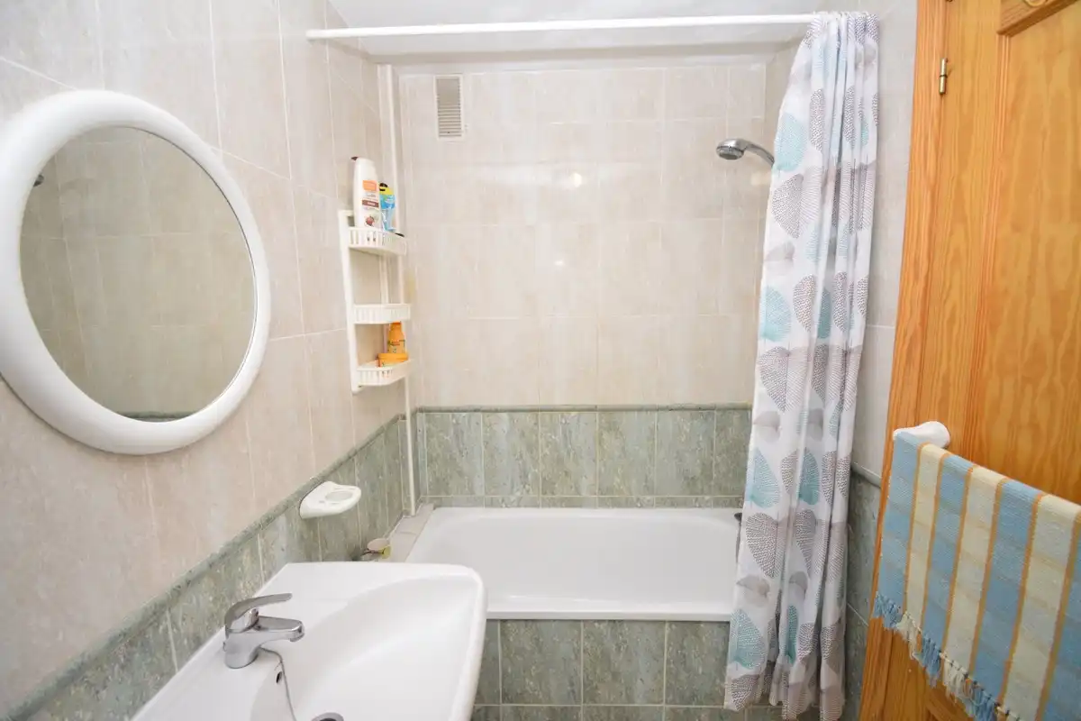 Bany de Apartament en venda en Dénia amb Terrassa, Forn i Alarma