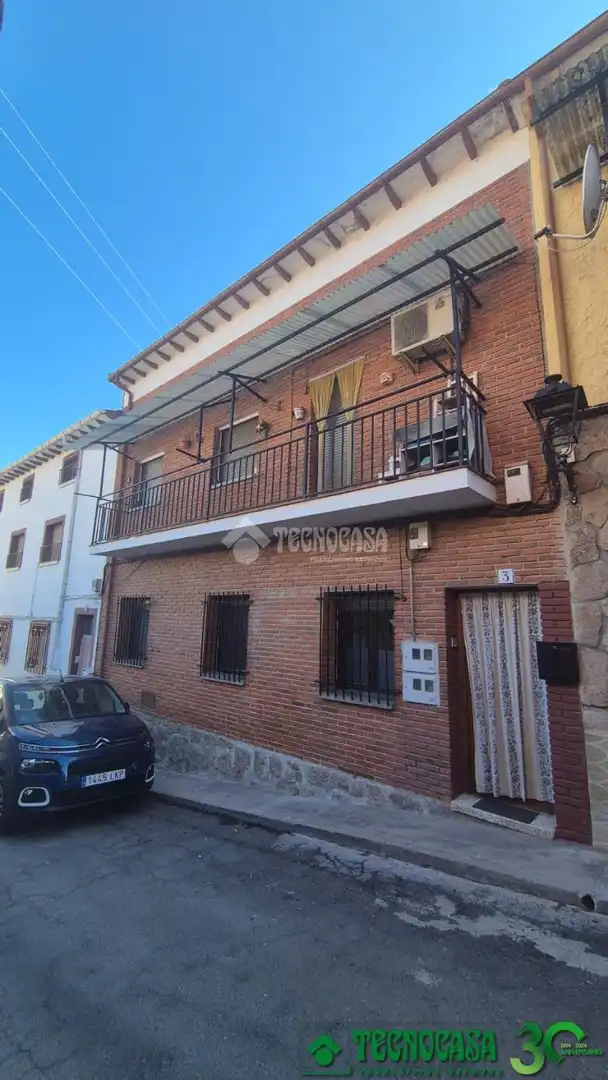 Vista exterior de Casa adosada en venda en Arenas de San Pedro