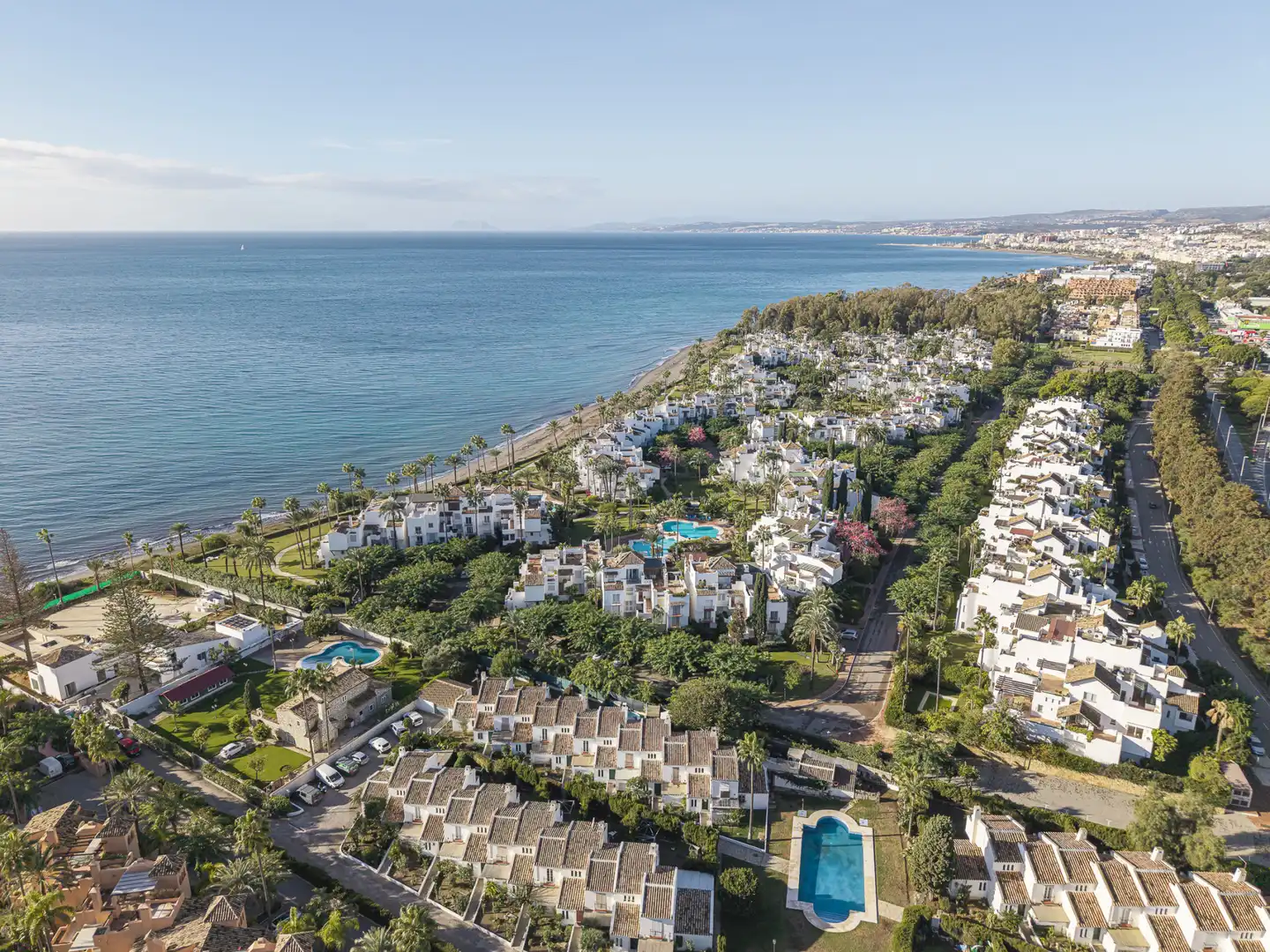 Exterior view of Ground floor for sale in Estepona  with Terrace, Swimming Pool and Community pool