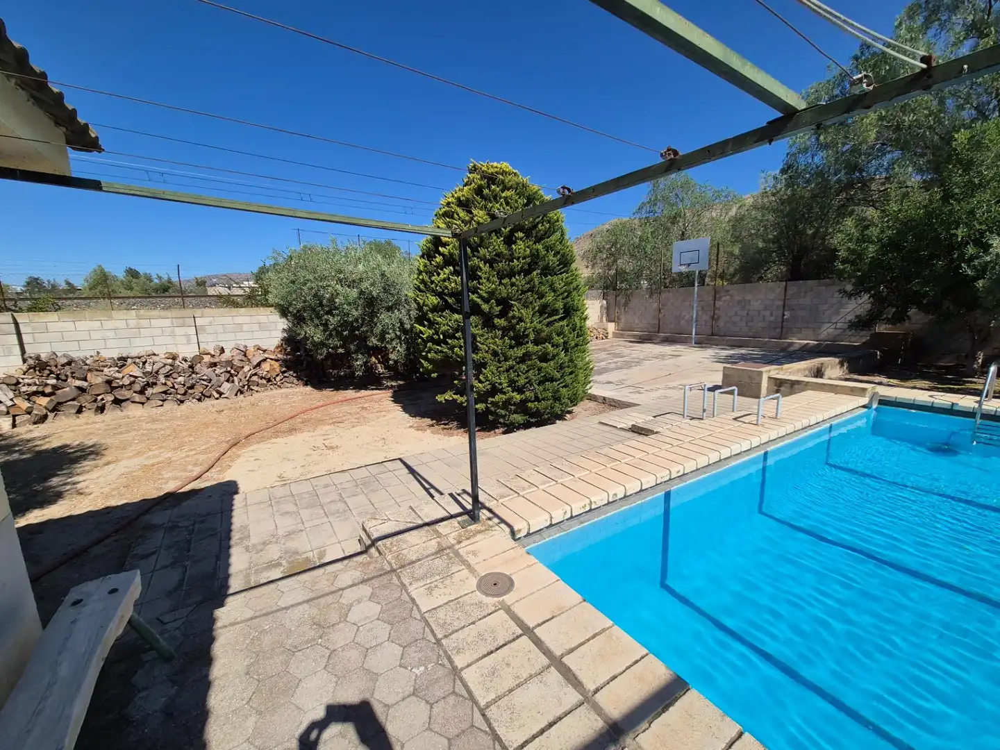 Piscina de Casa o xalet en venda en Elda amb Jardí privat, Terrassa i Traster