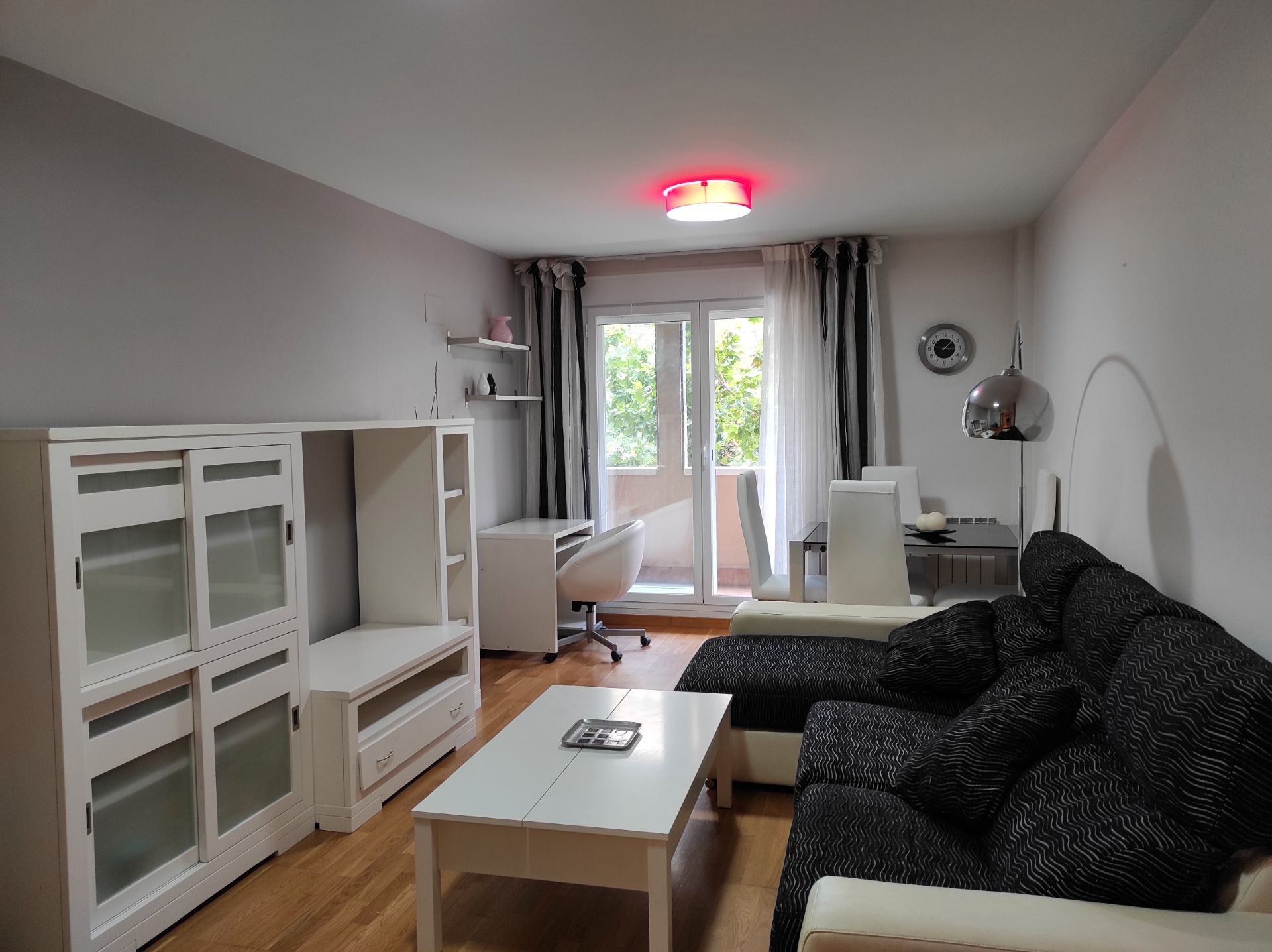 Living room of Flat to rent in  Zaragoza Capital  with Heating, Parquet flooring and Furnished