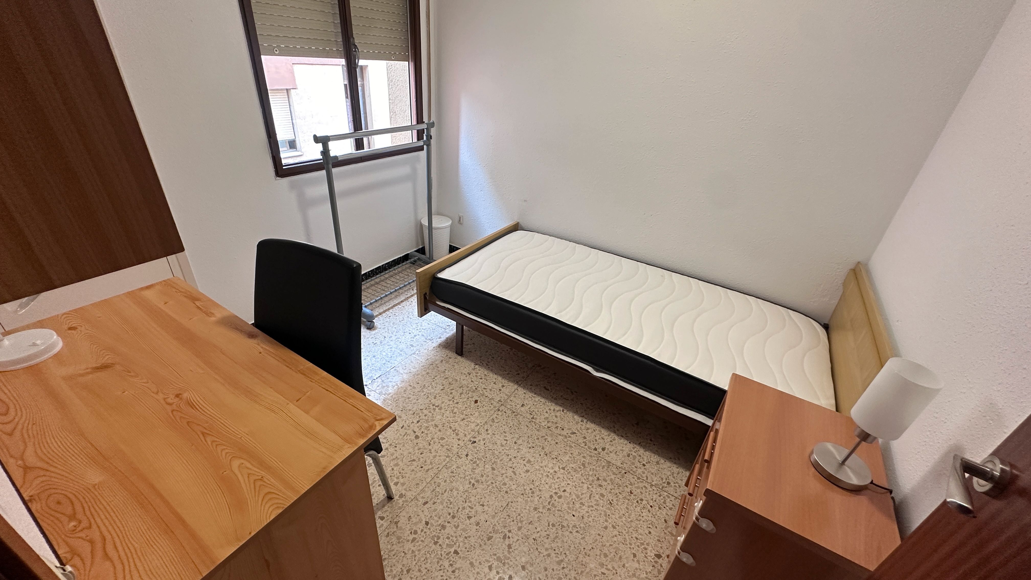 Flat to share in Barris Marítims