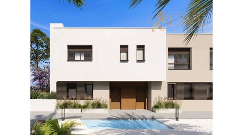 Foto 3 de Casa adosada en venta en Avenida Fuengirola, Las Gaviotas - Carvajal, Fuengirola
