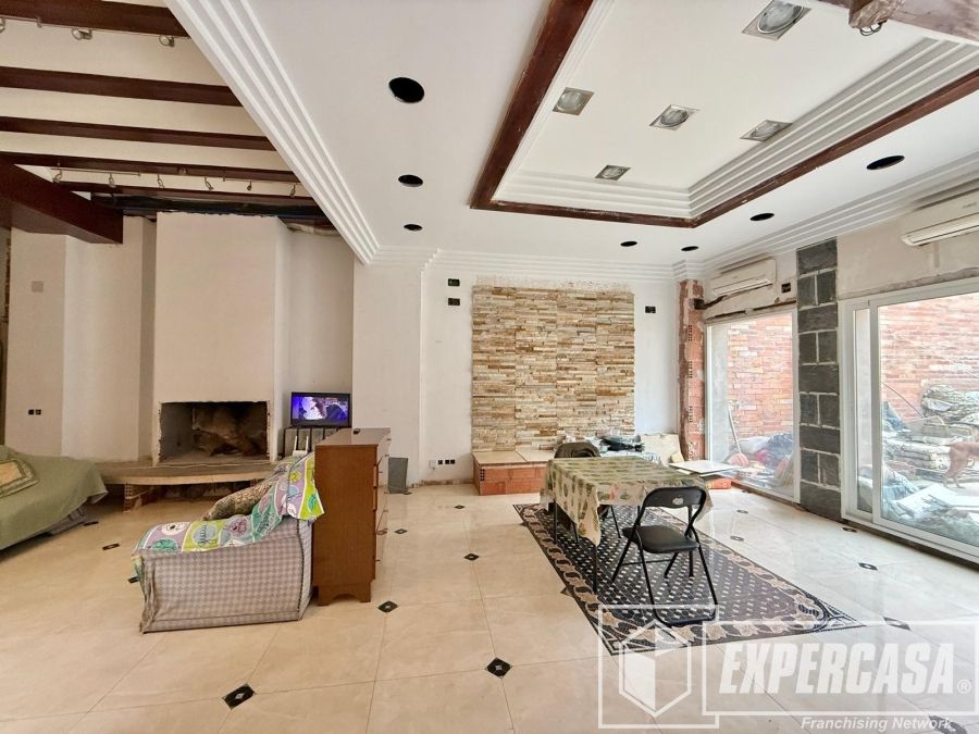 Sala d'estar de Casa o xalet en venda en Llíria amb Aire condicionat, Terrassa i Traster