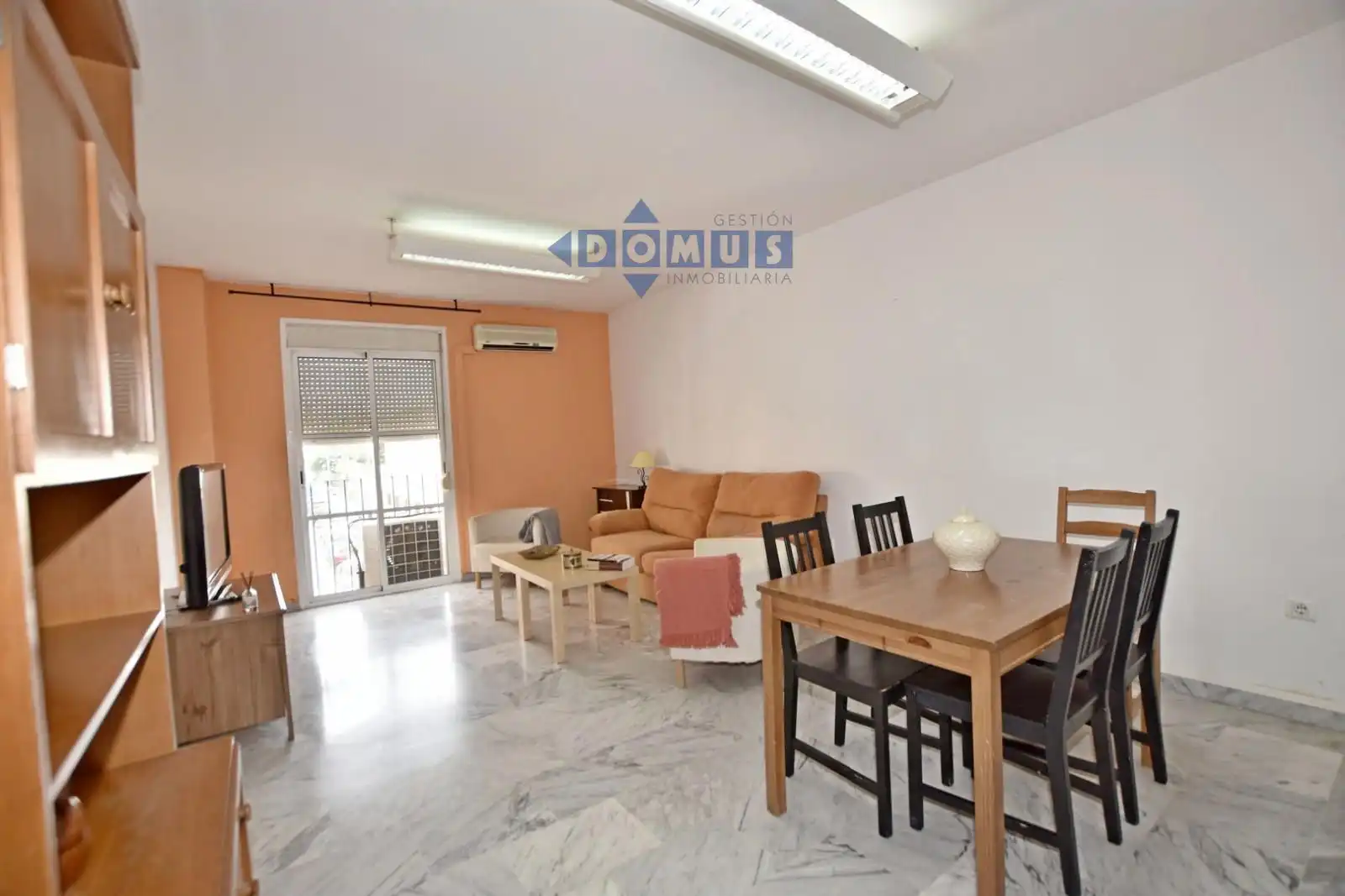 Living room of Flat for sale in Ronda  with Air Conditioner, Terrace and Furnished